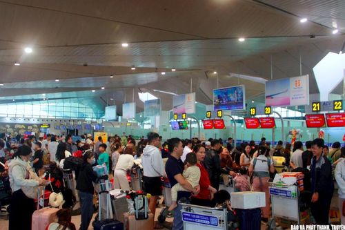 Sân bay, nhà ga tại Nghệ An đông nghịt trong ngày nghỉ Tết cuối cùng