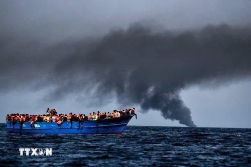 Vấn đề người di cư: Phát hiện thi thể nhiều người di cư ngoài khơi Libya