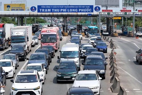 Cao tốc hướng về Thành phố Hồ Chí Minh quá tải ngày cuối kỳ nghỉ Tết