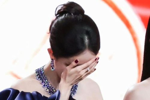 'Hết cứu' Dương Mịch