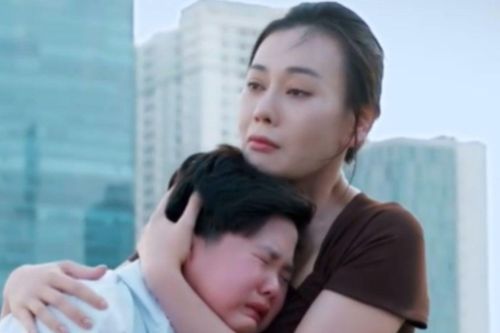 'Con trai' Phương Oanh nói về khoảnh khắc bật khóc, biểu cảm đáng yêu gây sốt mạng xã hội