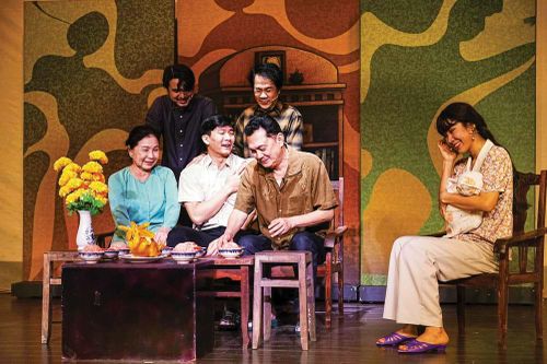 Lòng riêng về với chung nhà