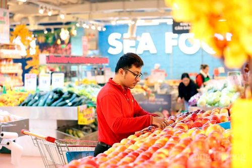 Thị trường hàng hóa mùng 6 Tết Bính Ngọ: Không khí mua sắm nhộn nhịp