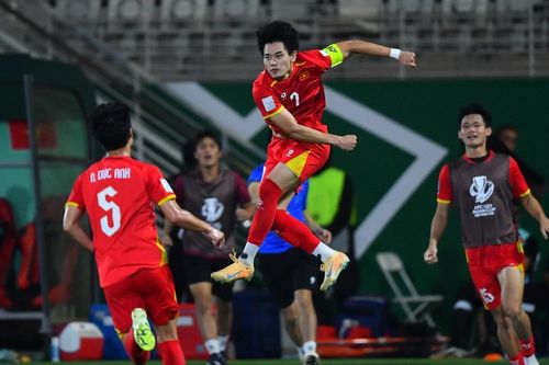 Đình Bắc gây bất ngờ khi không tăng giá chuyển nhượng; Cristiano Ronaldo lập kỷ lục vô tiền khoáng hậu
