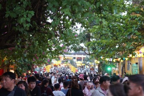Hội An đông nghẹt khách dịp Tết: Trải nghiệm thực tế và lưu ý khi tham quan phố cổ