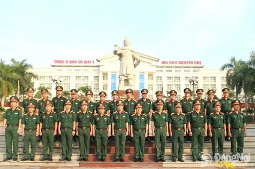 Dâng hương tưởng niệm Chủ tịch Hồ Chí Minh, Đại tướng Võ Nguyên Giáp và tưởng niệm ngày hy sinh của Ban Giám hiệu Trường Sĩ quan Lục quân 2