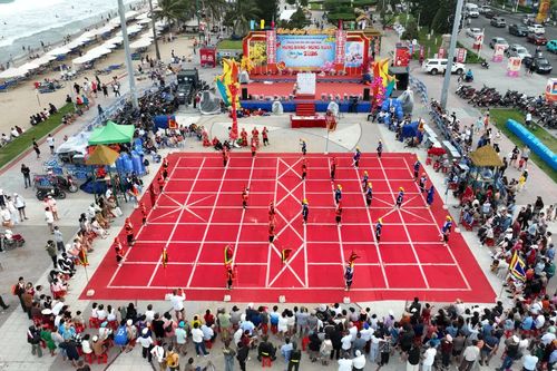 Cờ người - nét đẹp truyền thống ngày Tết