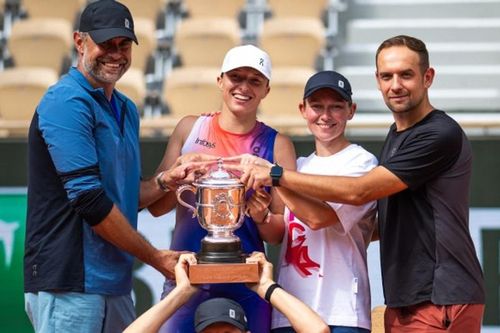 Michael Zheng gây địa chấn Australian Open 2026: Đánh bại Sebastian Korda không cần đội ngũ