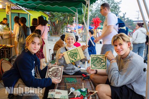 Du lịch Ninh Bình đầu Xuân Bính Ngọ: Sức hút từ vùng đất di sản