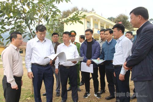 Đoàn công tác của UBND tỉnh khảo sát mặt bằng xây dựng trường Phổ thông nội trú liên cấp TH&THCS Bản Máy
