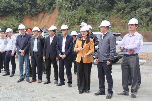 Phó Chủ tịch UBND tỉnh Vương Ngọc Hà kiểm tra tiến độ các dự án trường nội trú liên cấp tại xã Lao Chải và Thanh Thủy