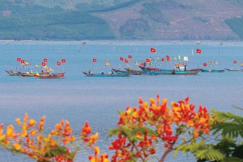 Lắng nghe từ phía biển