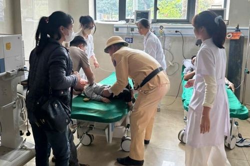 CSGT Thanh Hóa kịp thời hỗ trợ cháu bé sốt cao, co giật đi cấp cứu