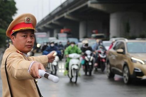 Hà Nội: CSGT phân luồng qua camera AI, khuyến cáo tài xế lưu thông an toàn sau kỳ nghỉ Tết