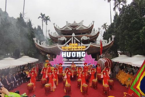 Khai hội chùa Hương xuân Bính Ngọ 2026