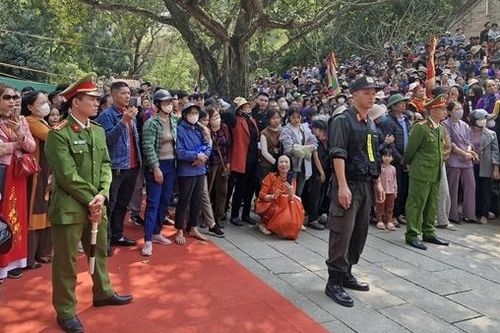 Giữ bình yên mùa lễ hội trên miền đất di sản xứ Thanh