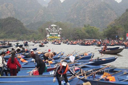 Chùa Hương đón gần 14 vạn khách trước ngày khai hội