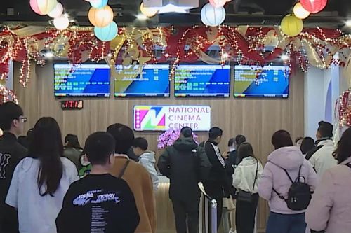Rộn ràng xem phim chiếu rạp ngày Tết