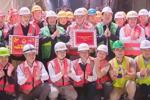 Khí thế đầu Xuân trên công trường metro số 3