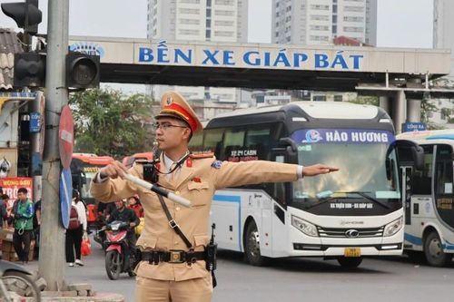 Đảm bảo giao thông cho nhân dân vui xuân mới