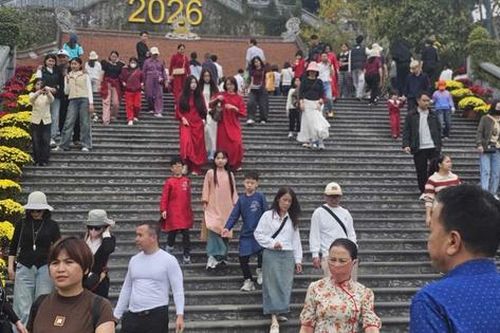 Trên 1,1 triệu lượt du khách đến Quảng Ninh trong 8 ngày nghỉ Tết