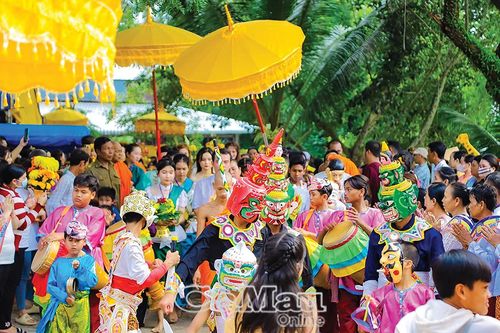Sắc màu lễ hội
