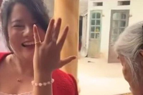3 màn lì xì trẻ con khoe gia thế hot nhất Tết 2026: Bà ngoại tặng mỗi cháu 1 chỉ vàng, ông nội phát tiền thành cọc nguyên seri