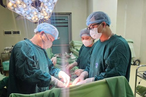 3 giờ căng thẳng cứu bệnh nhân vỡ phình động mạch chủ, nguy cơ tử vong tới 80%