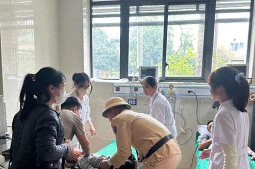CSGT Thanh Hóa kịp thời hỗ trợ đưa cháu bé 3 tuổi sốt cao, co giật đi cấp cứu