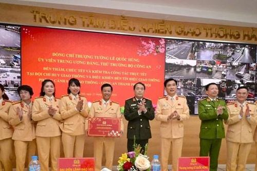 Thứ trưởng Bộ Công an thăm, chúc Tết Cảnh sát giao thông Hà Nội
