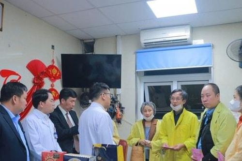 Những phòng cấp cứu 'sáng đèn' xuyên Tết