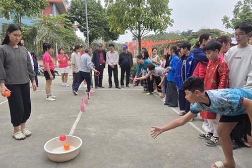 Rộn ràng trò chơi dân gian tại phường Đông Ngạc