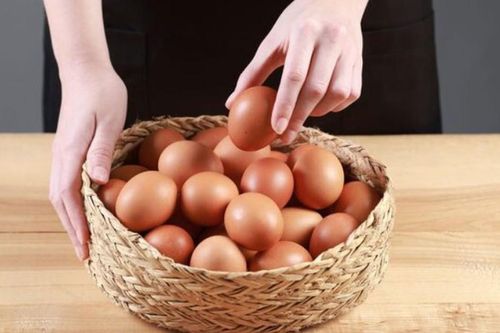 Mẹ chồng cho giỏ trứng ngày Tết: Con dâu bật khóc khi phát hiện sự thật bên trong