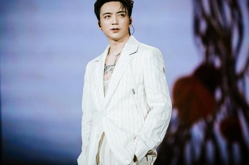 SOOBIN, mẫu hình nghệ sĩ 'biết đi đường dài'