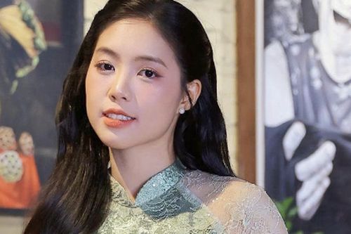 Nữ Thiếu úy là Á hậu Việt Nam gây chú ý trong ngày đầu năm mới