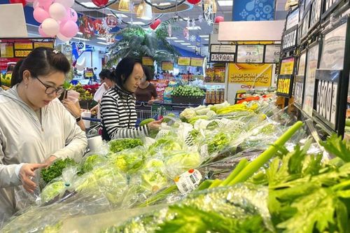 Cuối kỳ nghỉ Tết Nguyên đán, thị trường sôi động, hàng hóa dồi dào, sức mua chưa mạnh mẽ