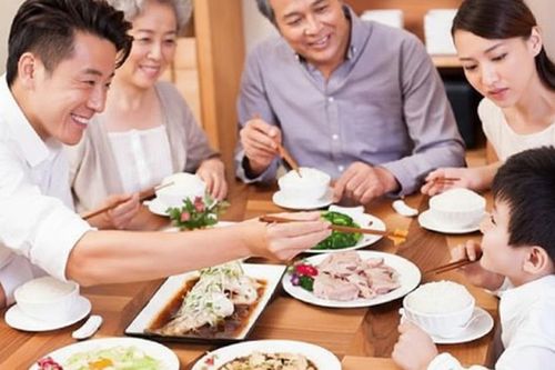 Chồng cũ xách quà sang nhà bố mẹ đẻ tôi xin tái hợp liên tiếp 4 ngày Tết, tôi nhìn cảnh đấy mà thấy ám ảnh