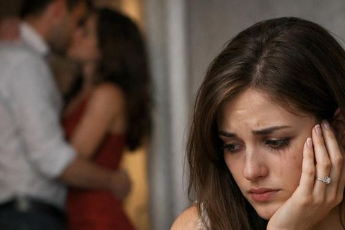32 tuổi yêu lần đầu, tôi chết lặng khi biết sự thật trần trụi về chồng sắp cưới