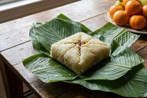 Bánh chưng bị mốc vỏ: Cắt bỏ phần mốc rồi rán lên ăn liệu có an toàn?