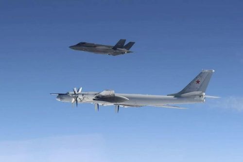 F-35 và F-16 Mỹ chạm mặt oanh tạc cơ Tu-95MS Nga ngoài khơi Alaska
