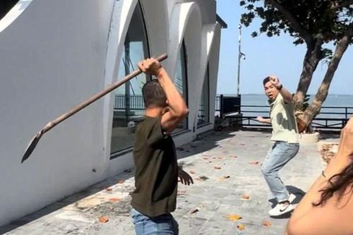 Đối tượng chửi bới, ép thu tiền trông xe, có thể đối diện hình phạt nào?