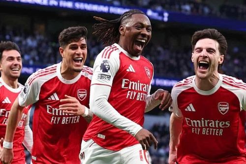 Pháo thủ đáp trả Man City bằng chiến thắng hủy diệt Tottenham