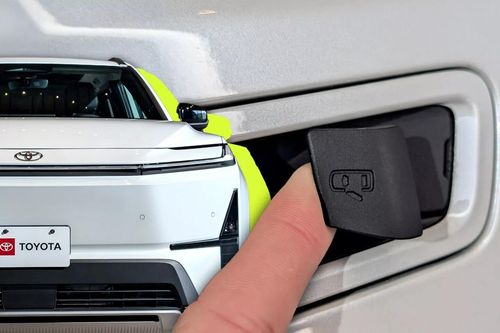 Xe điện Toyota không có tay nắm cửa điện