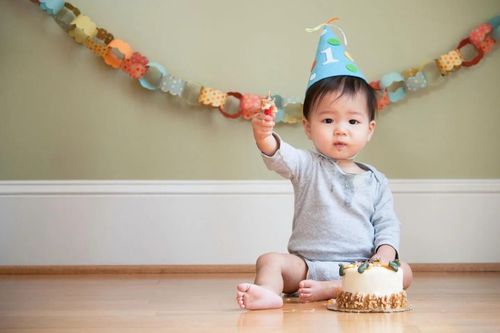 Trẻ sơ sinh cần chất gì để kích thích chiều cao?