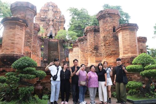 Khánh Hòa: Các điểm di tích 'hút' khách du lịch kỷ lục dịp Tết