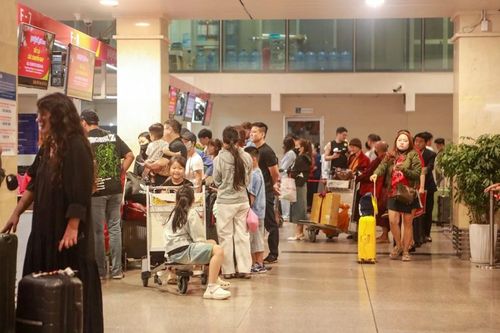Sân bay Tân Sơn Nhất đón hơn 171.000 hành khách trong ngày mùng 7 Tết