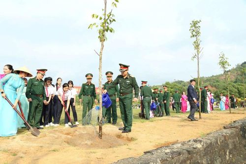 Quân khu 5 phát động 'Tết trồng cây đời đời nhớ ơn Bác Hồ' năm 2026