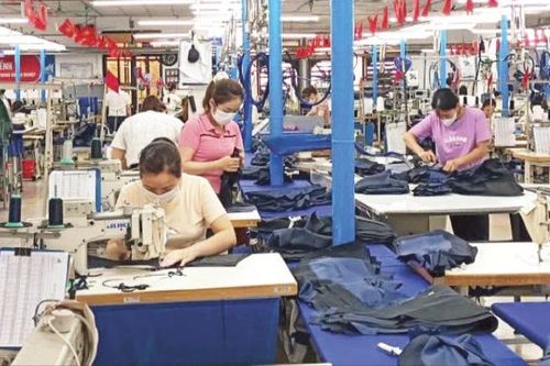 Nhiều công trường, nhà máy trở lại nhịp độ làm việc bình thường