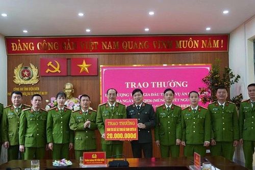 Điện Biên: Trao thưởng lực lượng phá thành công chuyên án mua bán trái phép chất ma túy