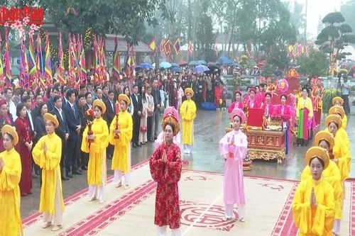 Lễ dâng hương tưởng niệm Tổ Mẫu Âu Cơ tại xã Hiền Lương